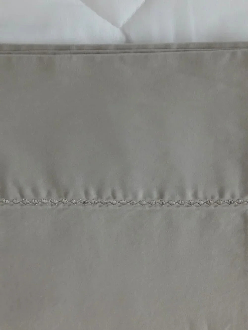 TAHARI Pillowcases with Top Stitch Detail (2) Standard size - Taupe